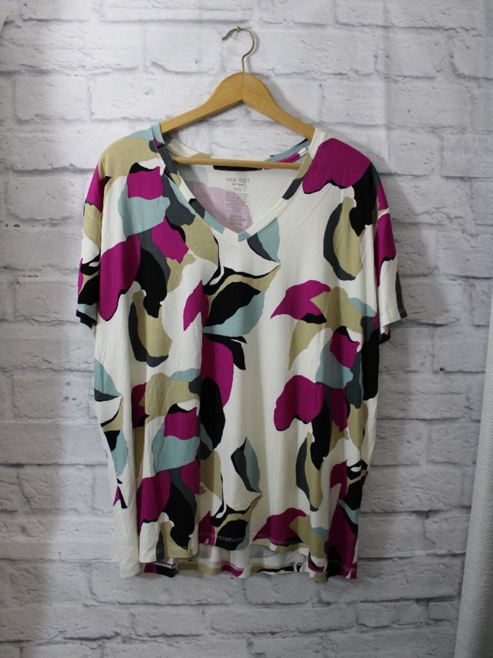 Nine West Plus XXL Bold Floral Watercolor V Neck Soft Spun T-Shirt Summer Casual